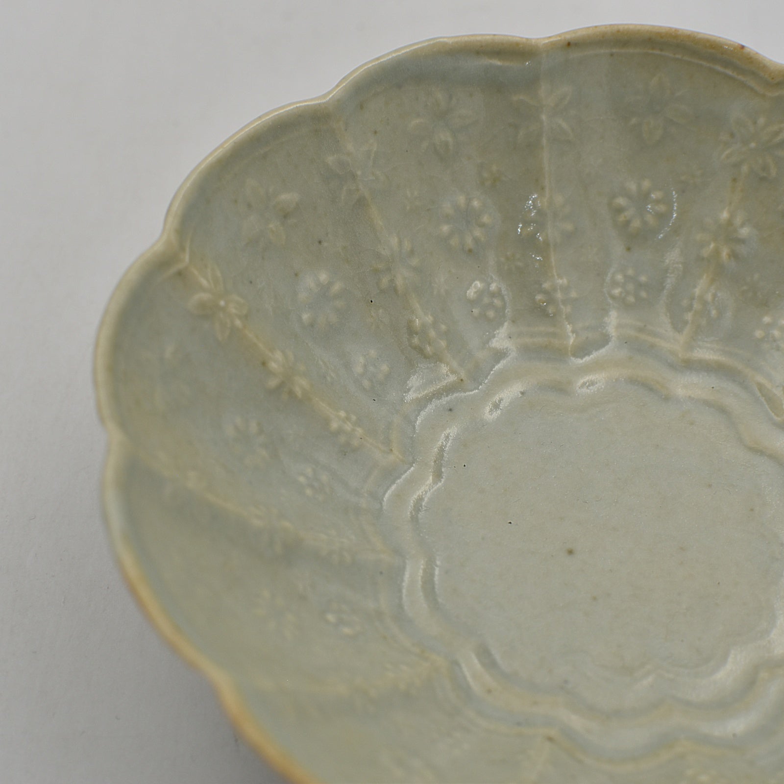 青磁花文菊鉢｜和食器通販｜織部 Online Store【公式】