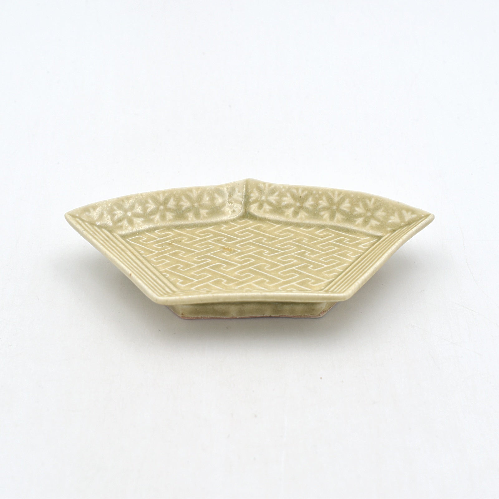 灰釉扇形小皿｜和食器通販｜織部 Online Store【公式】