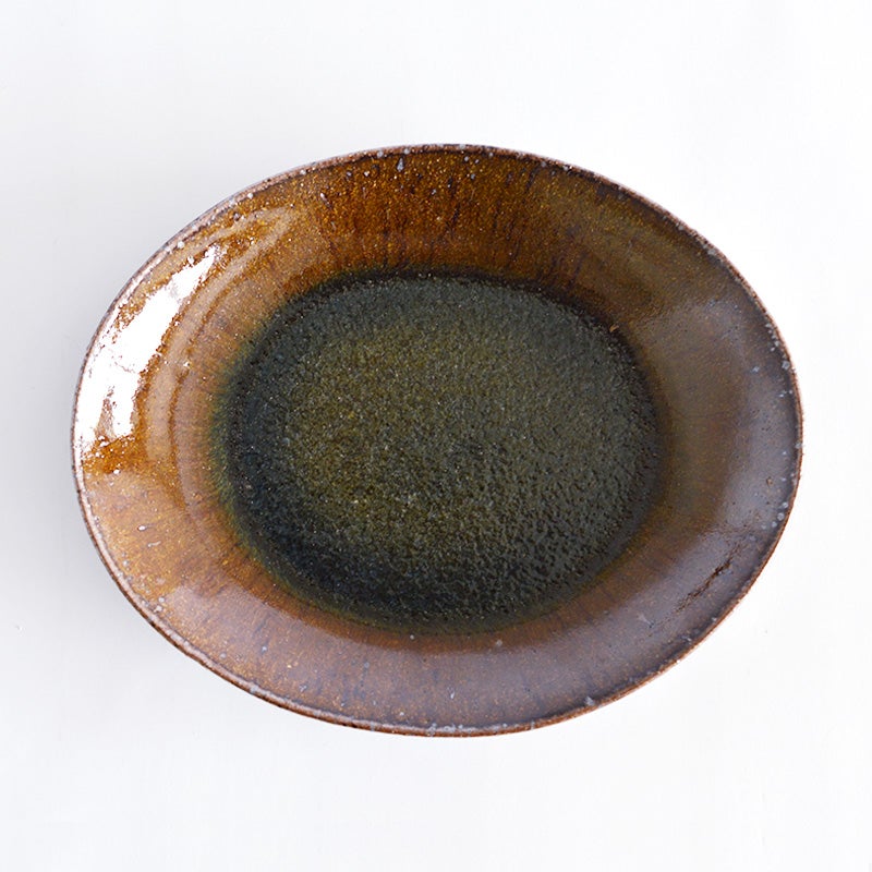 飴のような艶やかで深みのある美しい茶褐色が広がっています