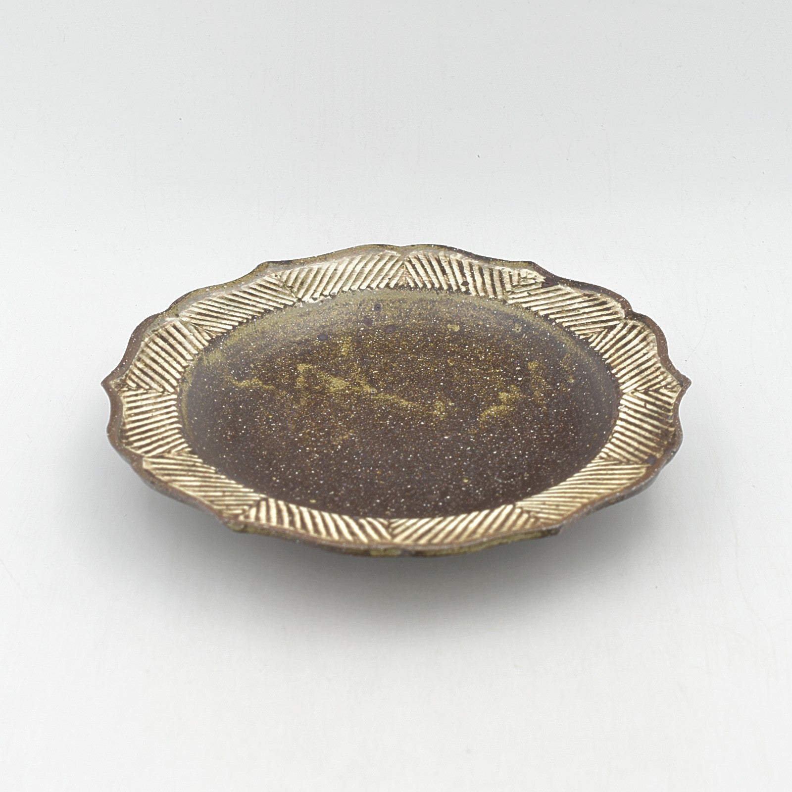 ヘリンボーン 輪花皿｜和食器通販｜織部 Online Store【公式】