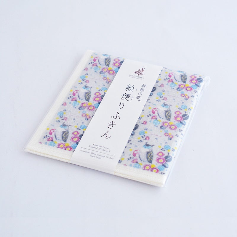 古くから奈良の地で培われてきた特産品である「蚊帳生地」の織り技術で作られています