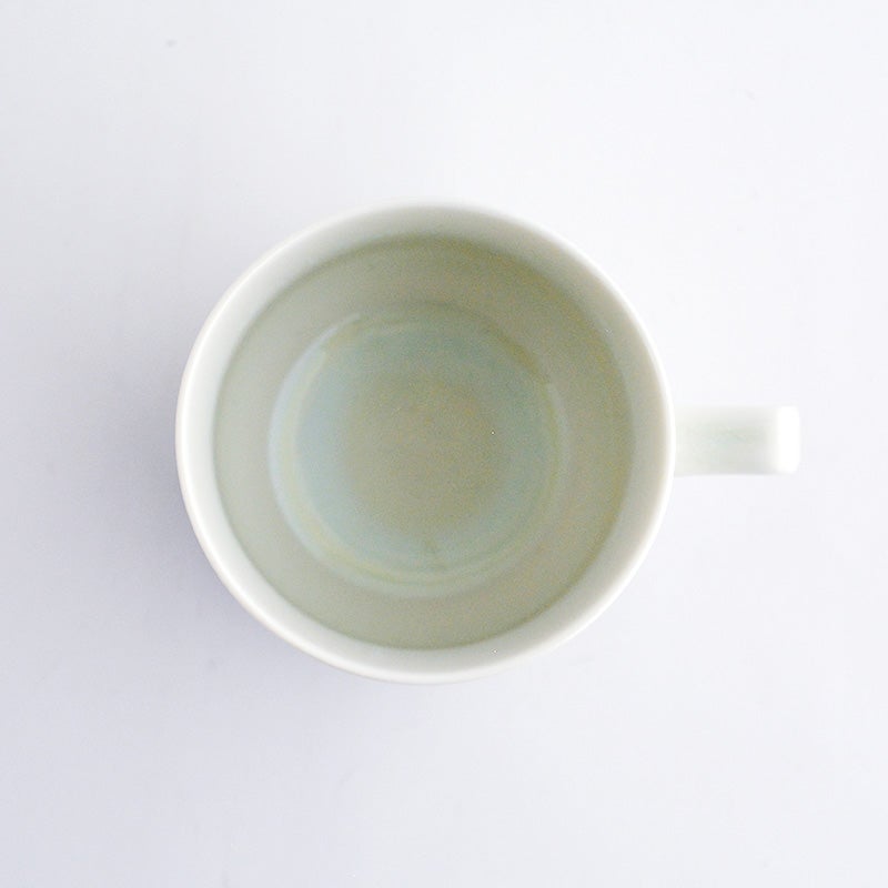 飲み口の部分は適度な厚みと丸みがあり、スープやコーヒーをなめらかに楽しめます