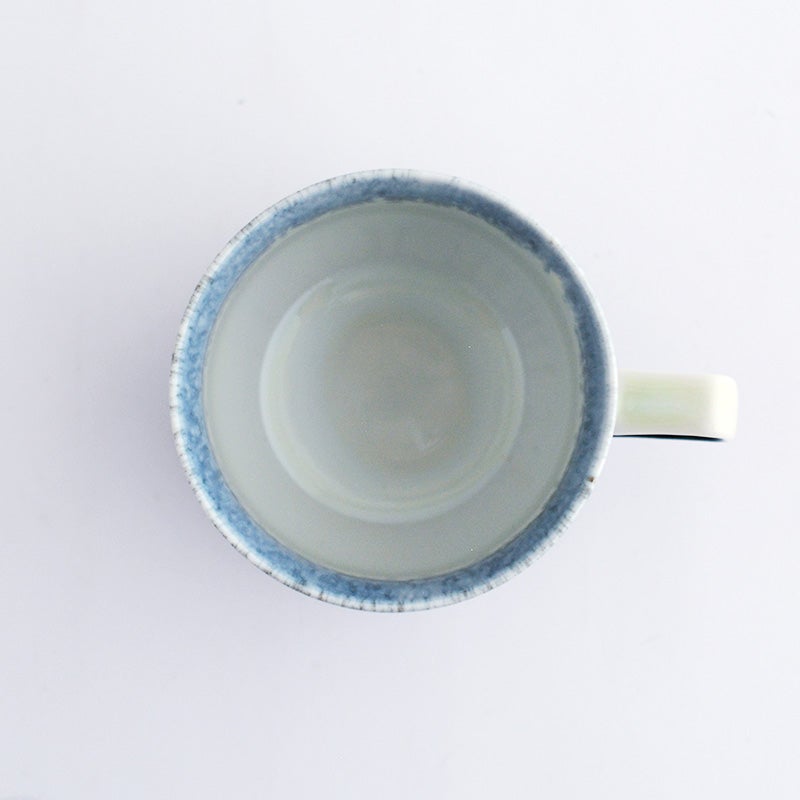 口径が広く、コーヒーや紅茶といったドリンクだけでなく、具だくさんのスープカップとしても最適です