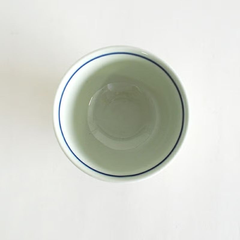 上から見ると青の線がアクセントになっています