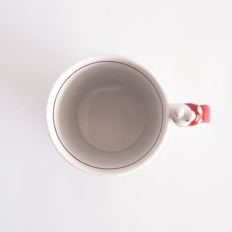 カップの中に赤のラインが入っています