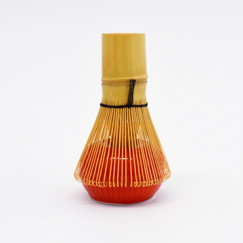 使用後の茶筅を差し込んで被せることで、穂先がすぼまったり変形したりするのを防ぎます