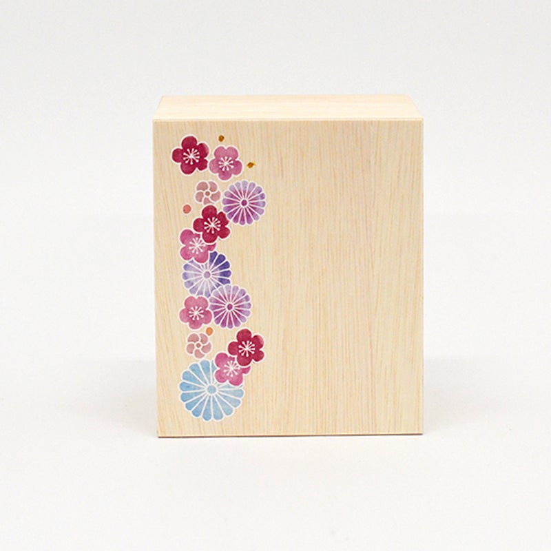 名入れのできる華やかな木箱です