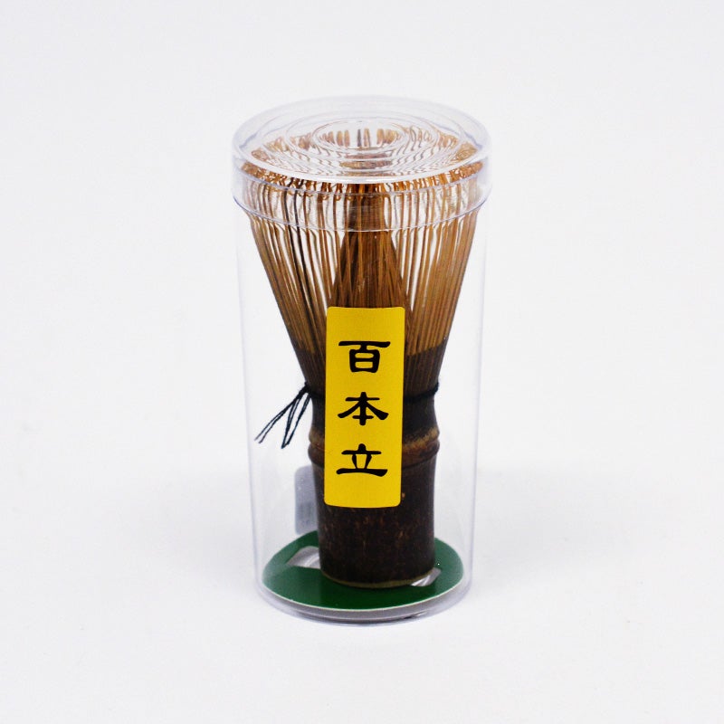 プラスチックケース入りです