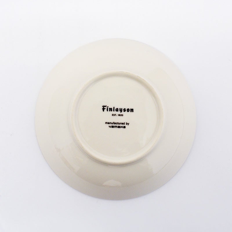 北欧のデザイン性と、日本の大手陶磁器メーカーの製造技術が融合した高品質な仕上がり