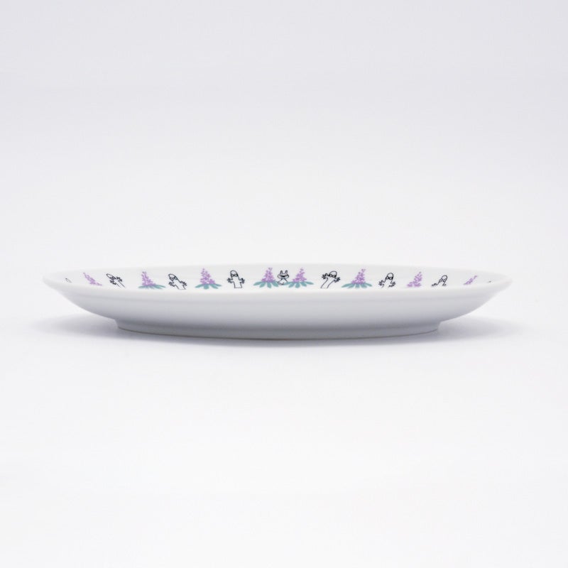 餃子皿は横約23cm × 奥行き16.5cm × 高さ2.5cmで、一般的な焼き餃子1人前が美しく収まります