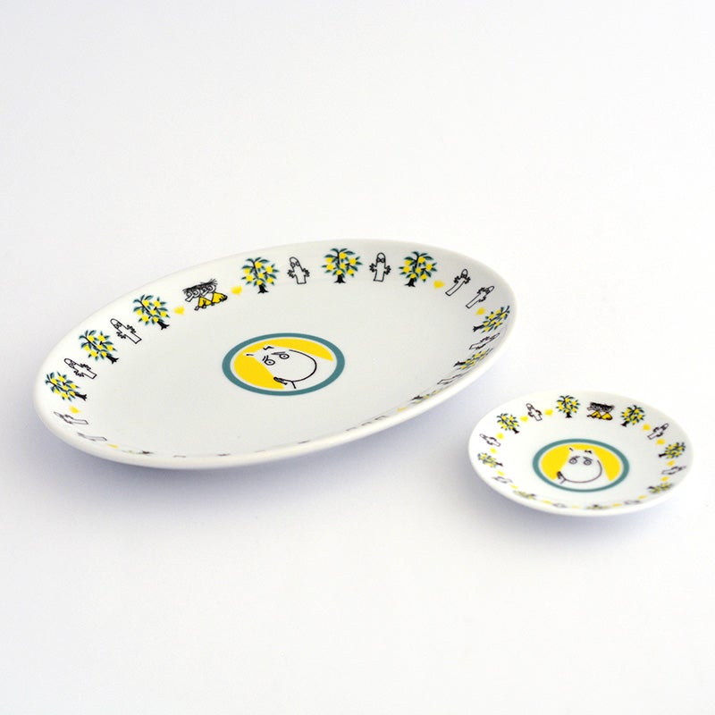 餃子を載せる大皿と、タレ用の小皿がセットになっています