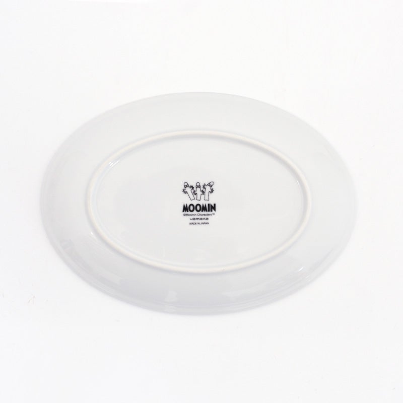 なめらかな肌触りと美しい光沢を持つ、高品質な磁器で作られています