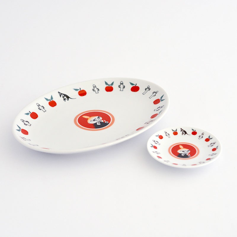 餃子を載せる大皿と、タレ用の小皿がセットになっています