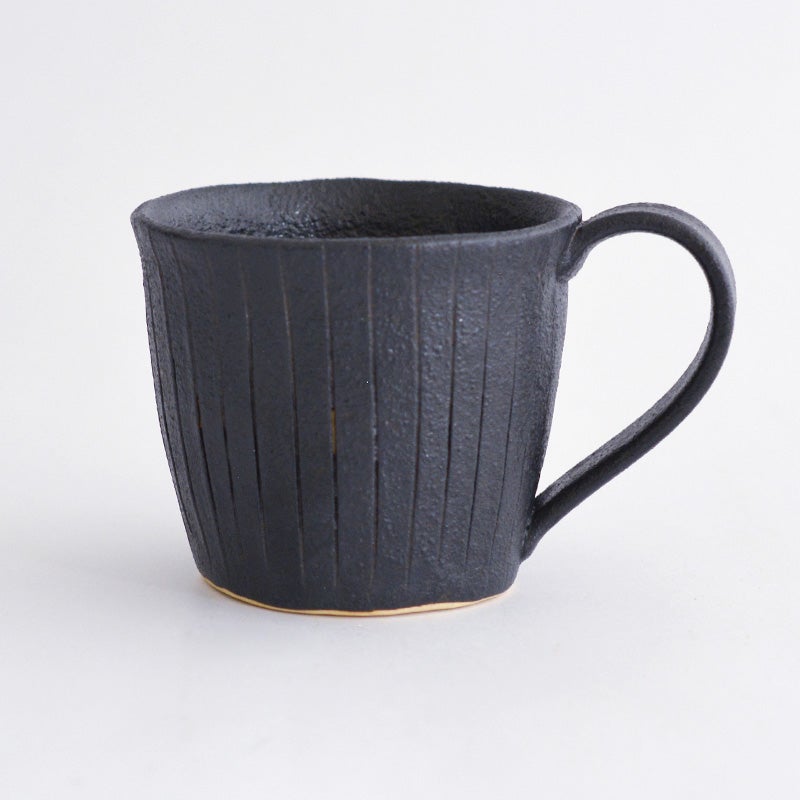 黒釉 たたら マグ 縦筋｜和食器通販｜織部 Online Store【公式】