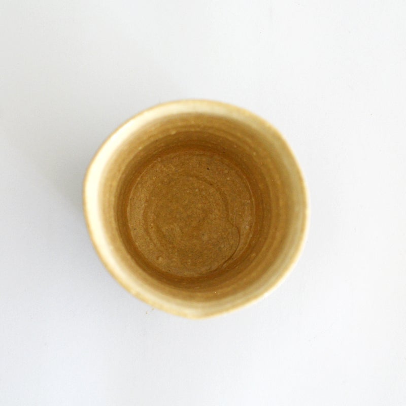 内側はお茶の色が綺麗にみえそうな色合いですす