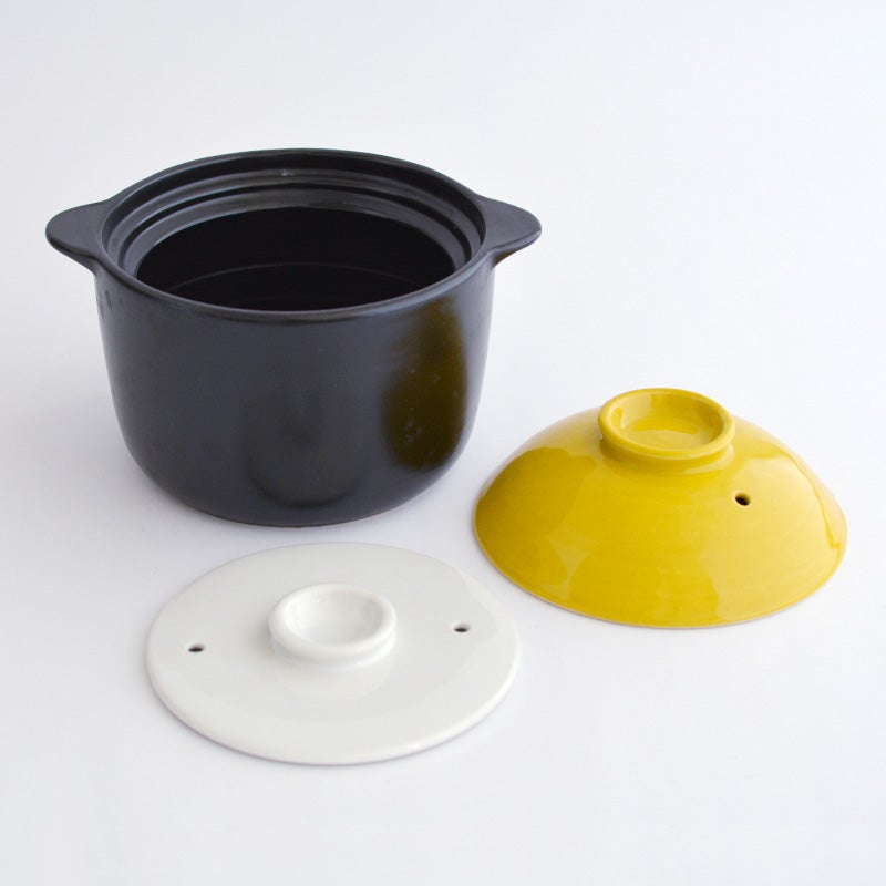 陶器が余分な水分を吸収し、冷めても水分を適度に保つため、炊いたご飯の「おひつ」としてそのまま保存可能です