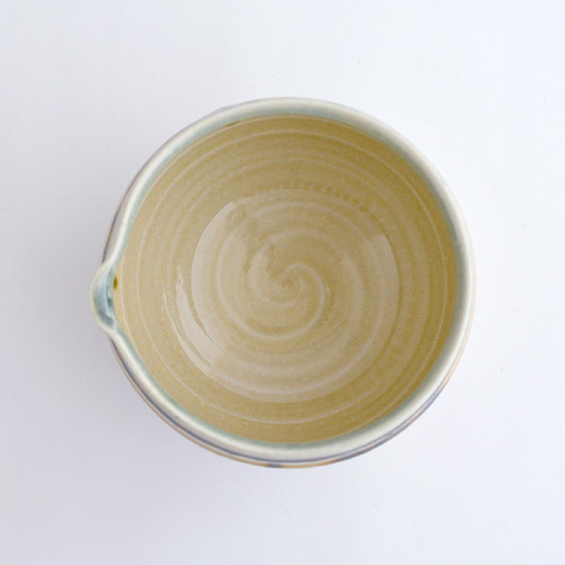 お碗の口が広く底が丸みを帯びているため、茶筅を振りやすくお抹茶がきれいに点ちます