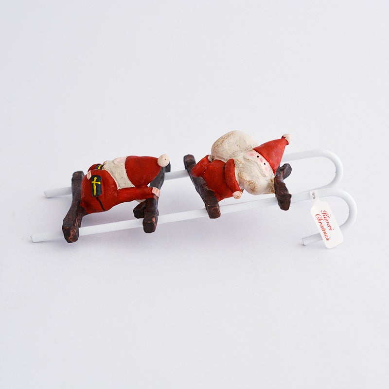 縦長の形状を活かして、場所を取らずにスリムにクリスマス気分を演出できます
