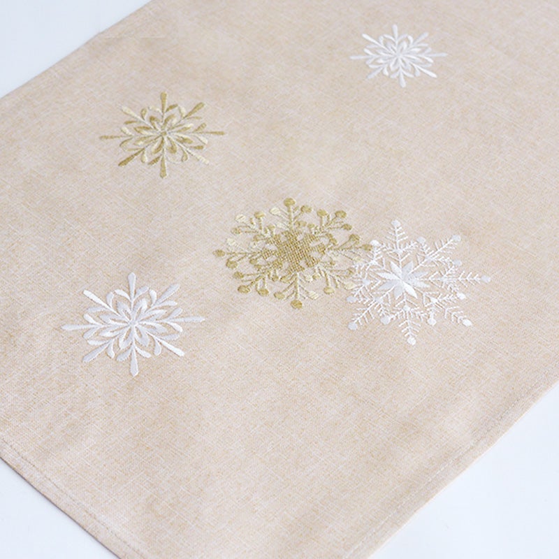 丁寧な刺繍が施されているため、テクスチャーに高級感があります