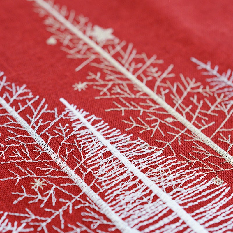 上品で高級感のある立体的な刺繍です